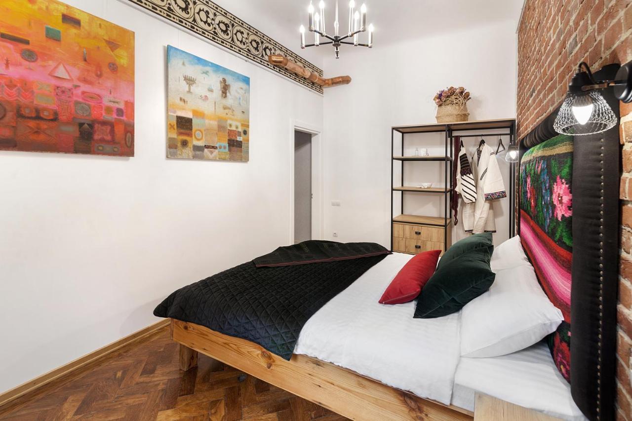 Gallery Art Apartment Lviv Buitenkant foto
