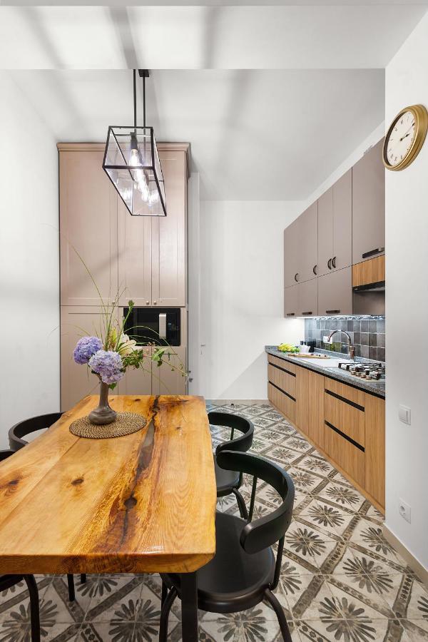 Gallery Art Apartment Lviv Buitenkant foto