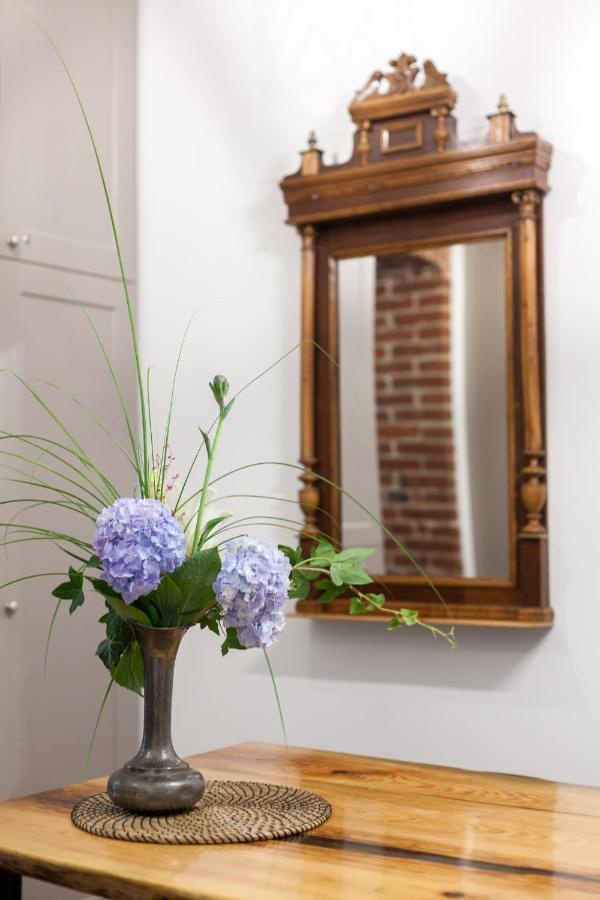 Gallery Art Apartment Lviv Buitenkant foto