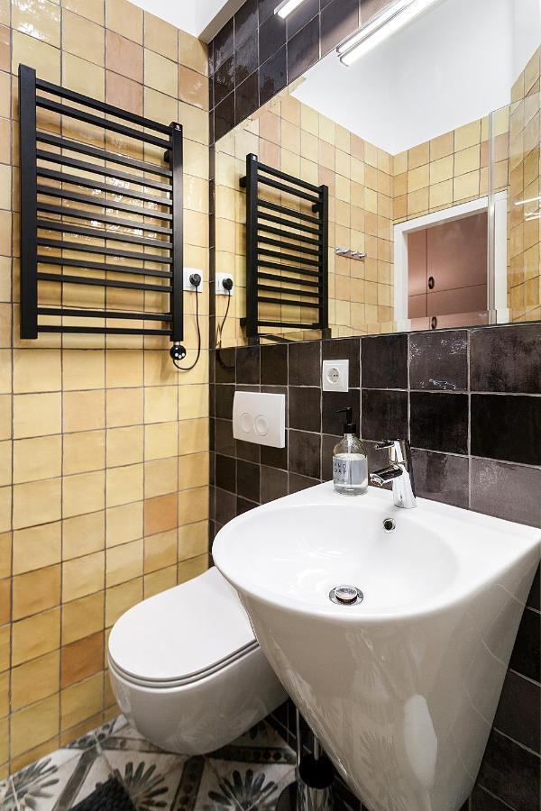 Gallery Art Apartment Lviv Buitenkant foto